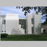 Richard Meier, Des Moines Art Center Addition, photo on homepages.bluffton.edu,9.jpg